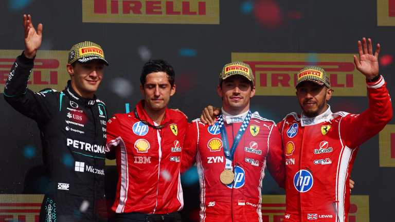George Russell, Charles Leclerc e Lewis Hamilton
